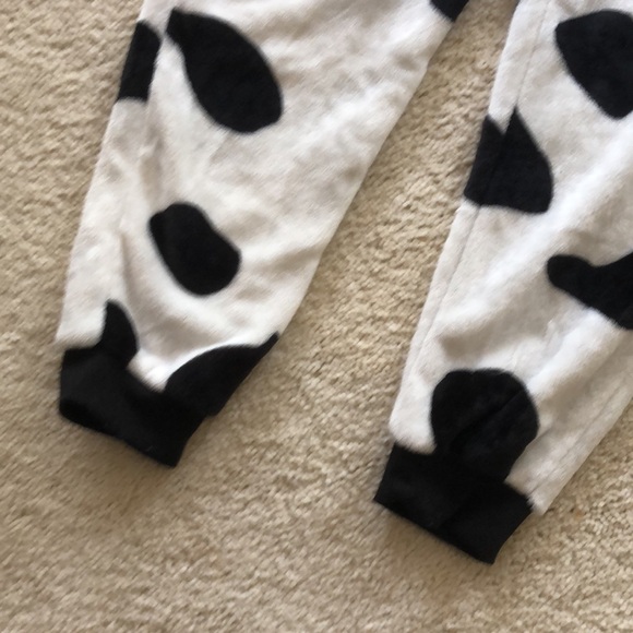 Adult Onesie Halloween Cow Costume - Picture 11 of 16